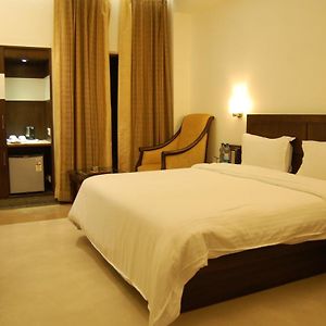 Deluxe Double Room on food & beverages